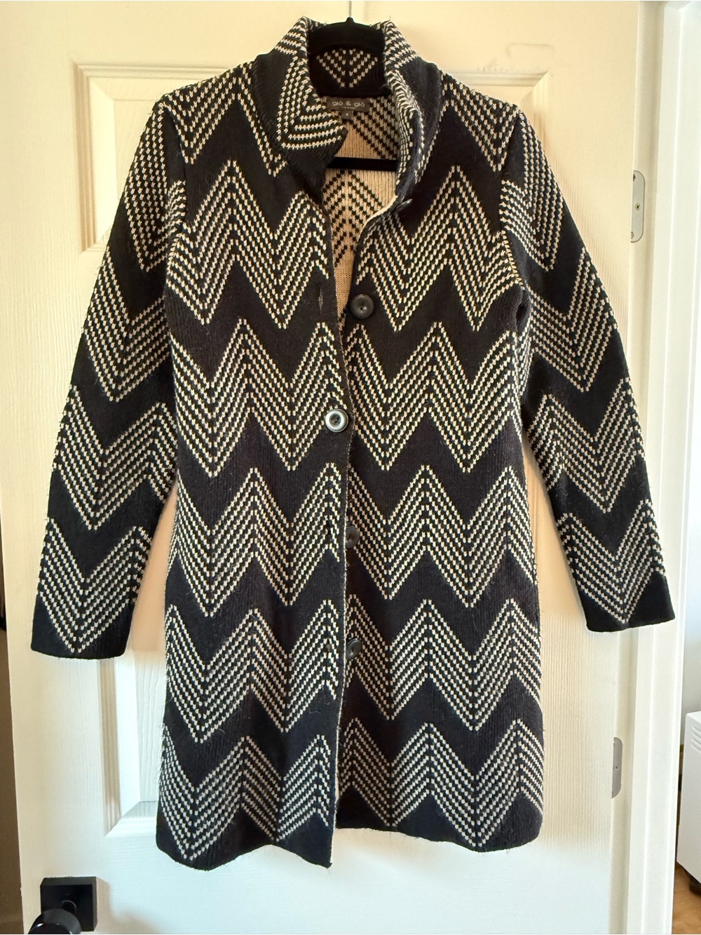 Gio & Gio Italian wool Black and White chevron patterned cardigan made in Italy